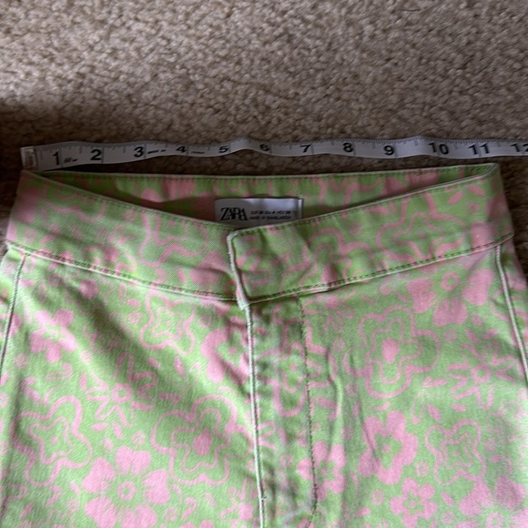 Zara High Rise Kick Flare Lime Green and Pink Floral Print Mod Jeans Size 4 - Picture 3 of 8